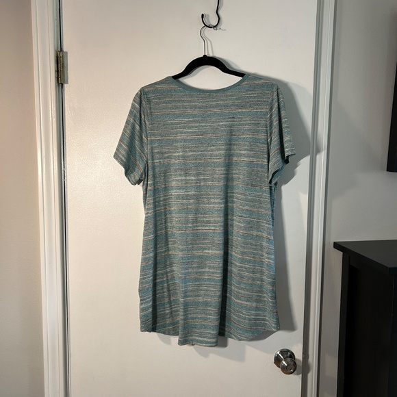 Lularoe Classic Tee - Picture 2 of 7